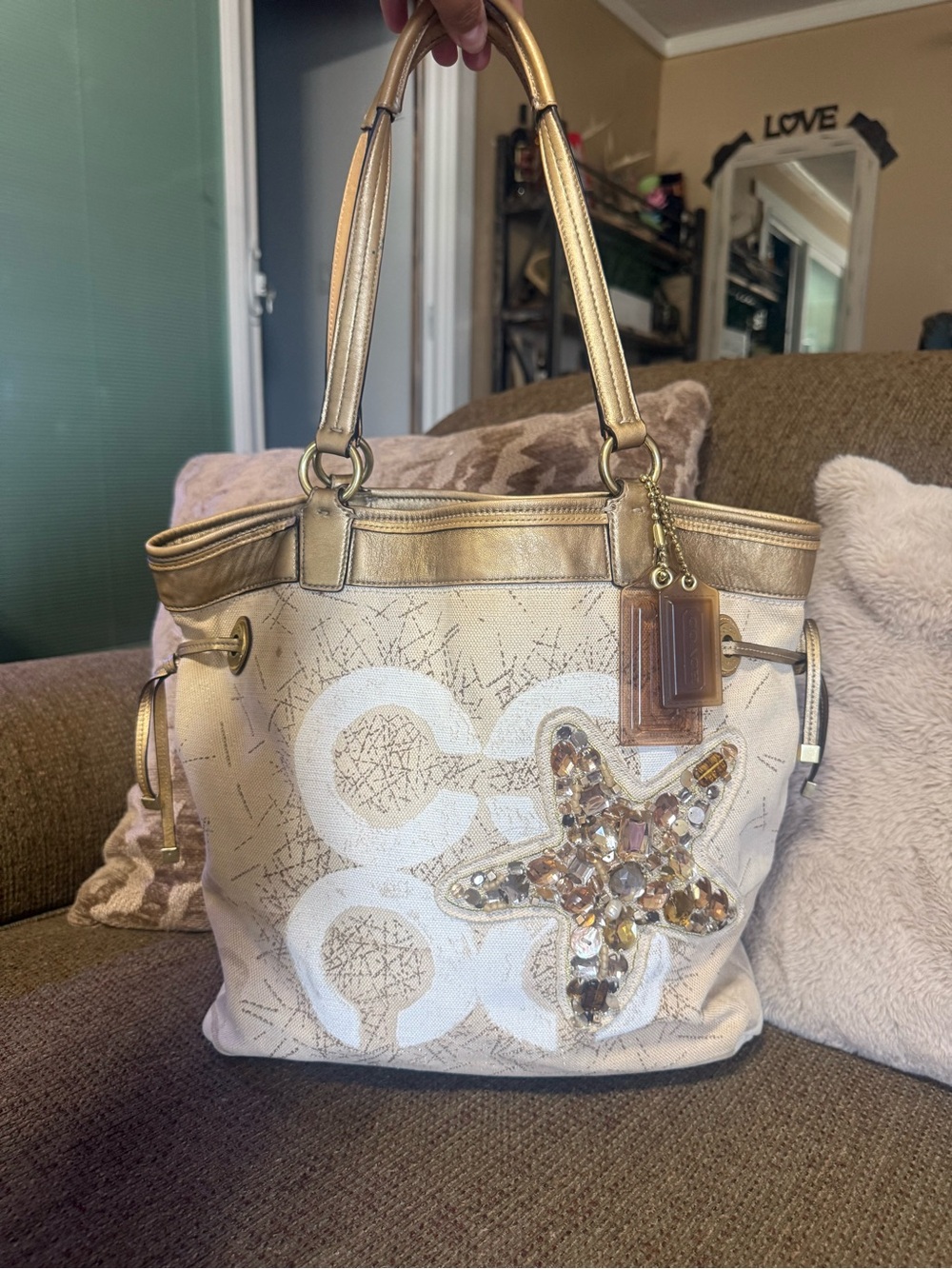 Unique Coach Audrey Canvas
Limited Edition Tote bag w/ Jeweled Starfish 17024